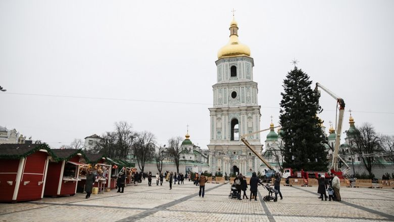 Столица готовится к Новому году: как украсят главную елку страны