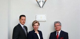 Украина открыла Почетное консульство в Венгрии  - today.ua