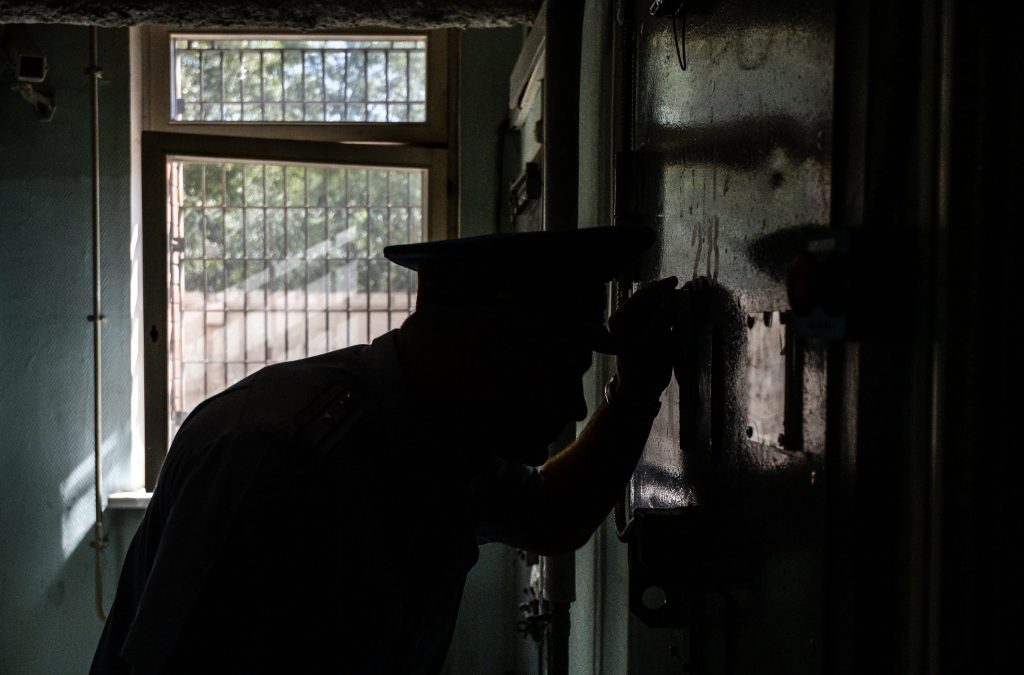 В оккупированном Крыму украинцев удерживают в "яме", - омбудсмен Денисова