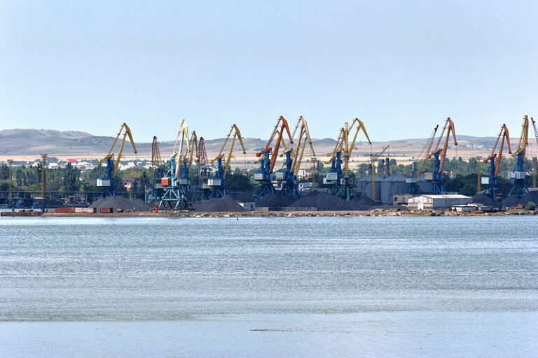 Затримані українські кораблі відвезли до Керчі,  — ФСБ Росії  - today.ua