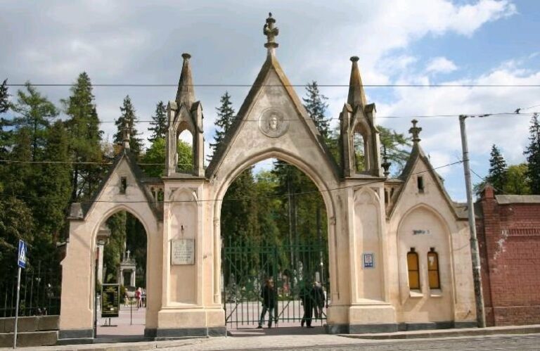 У Тернополі вандали познущалися над могилами загиблих бійців АТО  - today.ua