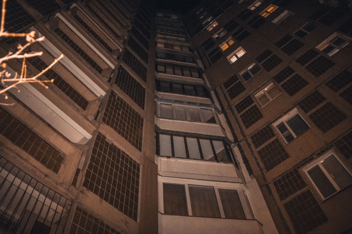 "Прийшла у гості та вистрибнула з вікна": у Києві 29-річна жінка вчинила самогубство