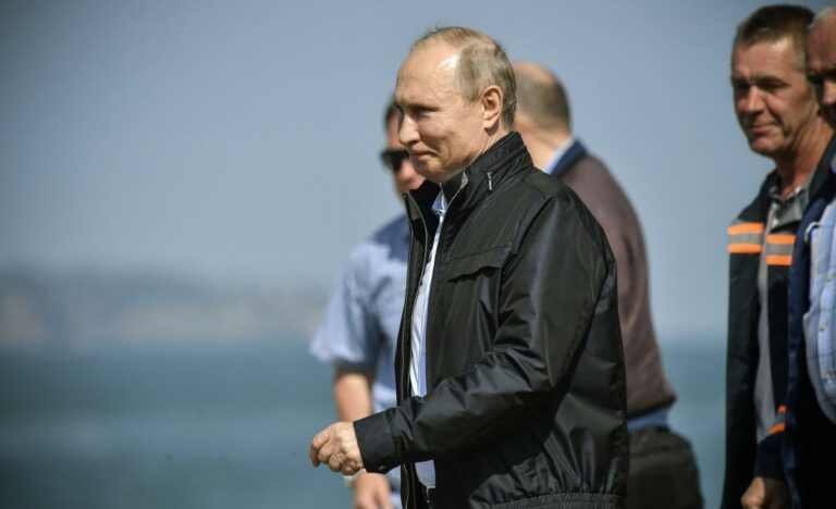 Путин прибыл в Крым для решения стратегических вопросов  - today.ua