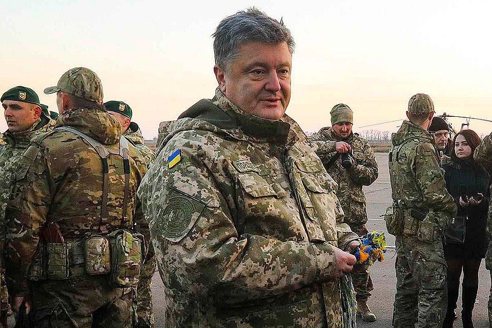Порошенко пообещал украинским десантникам новое вооружение