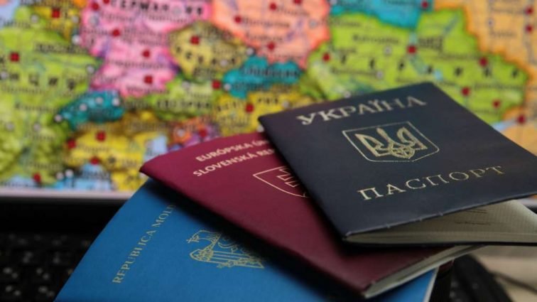 Жители Закарпатья продолжают получать венгерские паспорта  - today.ua