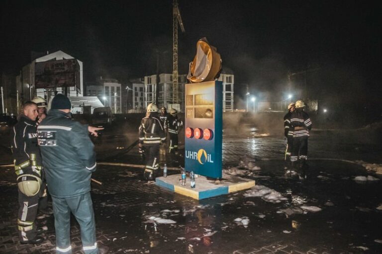 Пожар на АЗС под Киевом: загорелось дизельное топливо  - today.ua