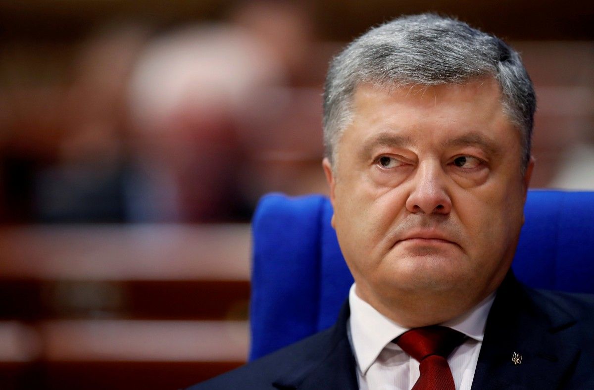 Порошенко зірвав шапку з дівчини, яка спитала його про Шарія