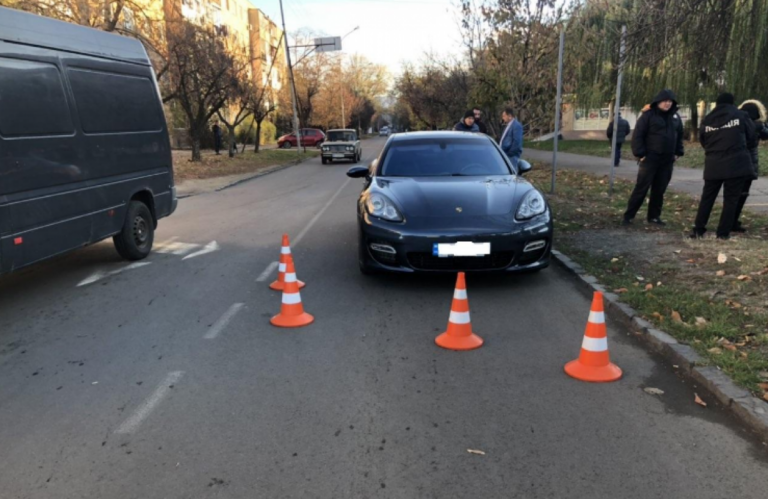 Водитель Porsche сбил 12-летнюю девочку-пешехода - today.ua