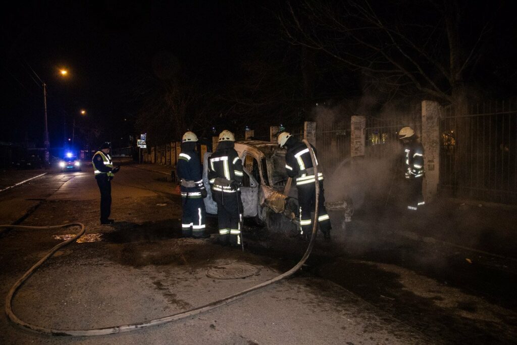 У Києві на ходу спалахнула автокав'ярня 
