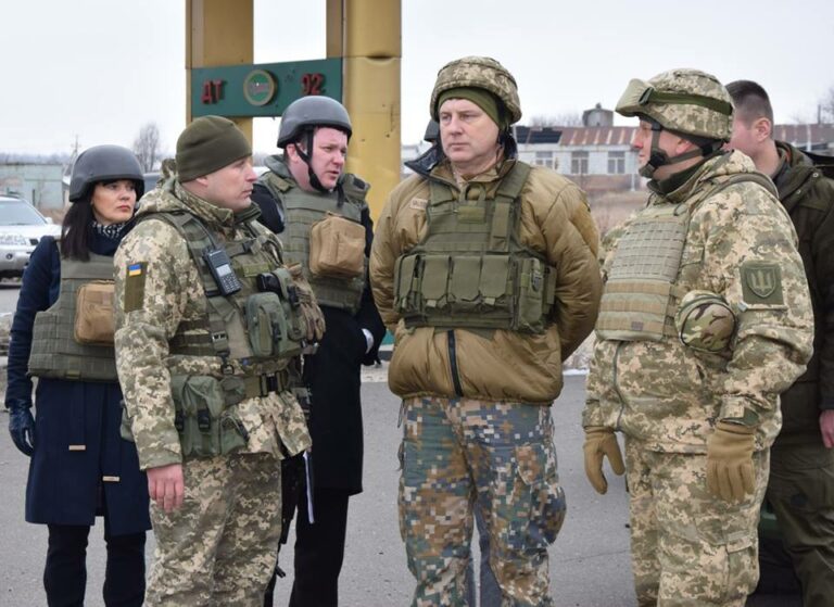 Президент Латвии посетил зону ООС   - today.ua