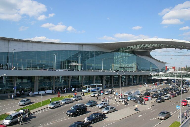 В московському аеропорту літак насмерть збив чоловіка - today.ua