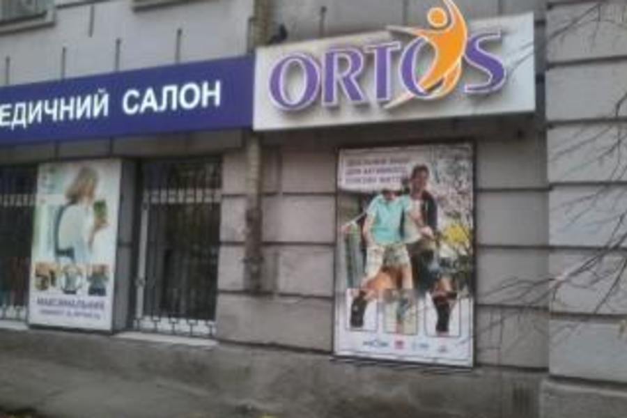 Мовний скандал у столичному салоні: відвідувача відмовились обслуговувати українською мовою