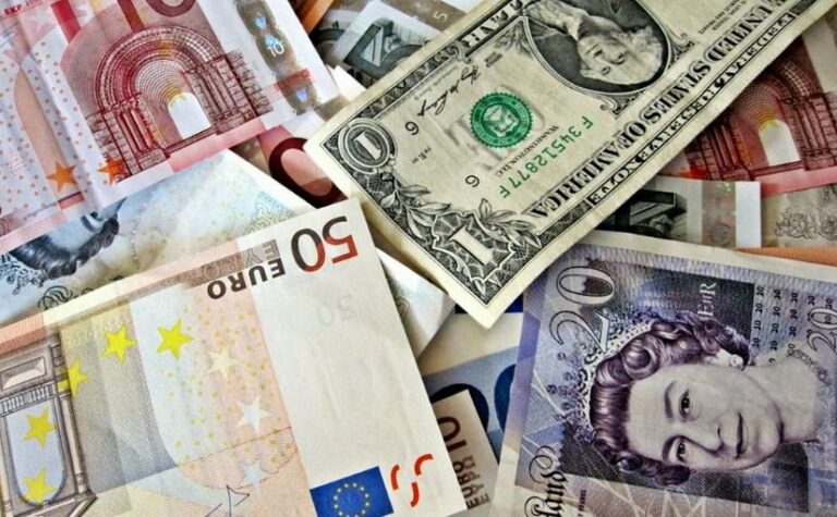 Нацбанк Украины сообщил, как курс доллара отреагировал на введение военного положения - today.ua