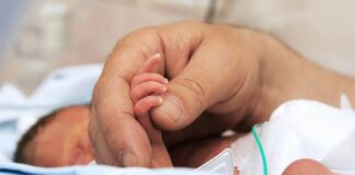 В Украине каждого пятого новорожденного ребенка регистрируют без отца - today.ua