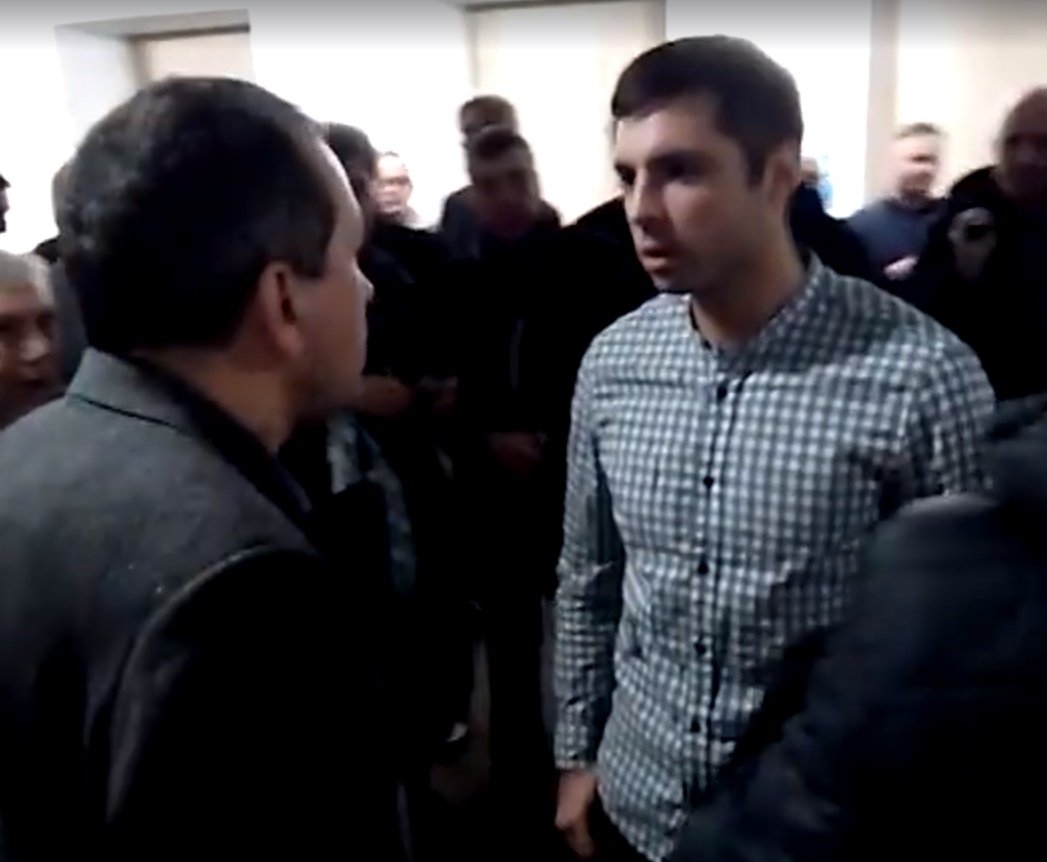 Російських пропагандистів облили вином і вигнали з форуму у Вільнюсі під вигуки "Слава Україні!"