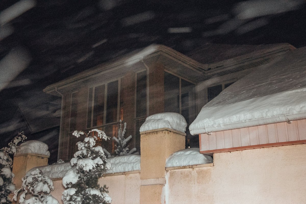 У Києві в будинок з дітьми закинули вибуховий пристрій