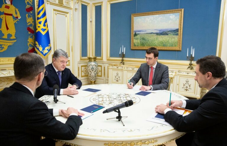 Порошенко наказав зупинити звільнення листонош та закриття відділень “Укрпошти“ - today.ua