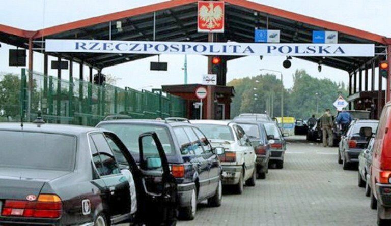 Українцям радять не їздити автівками у Польщу по 15 січня   - today.ua