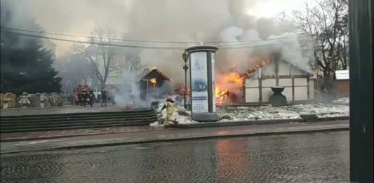 В центре Львова на Рождественской ярмарке прогремел взрыв - today.ua