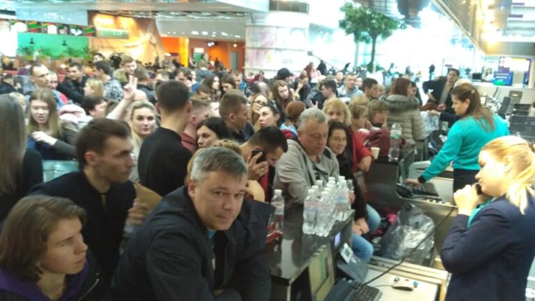 Сотні туристів застрягли в українських аеропортах - today.ua
