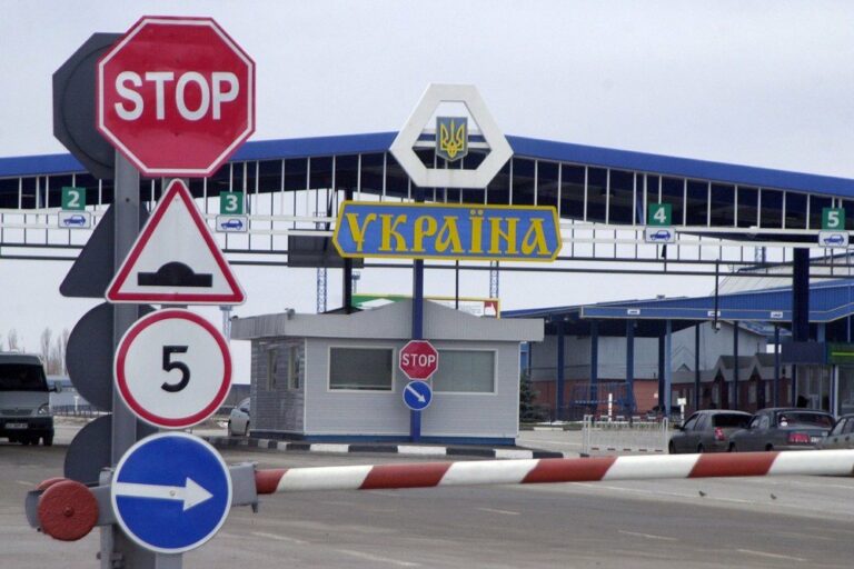 Усиленный контроль на украинской границе: с кем проводят дополнительные собеседования  - today.ua