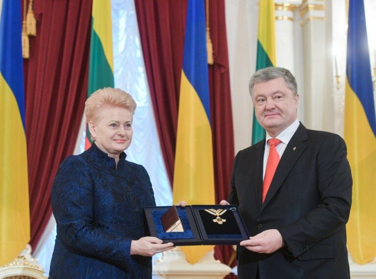 Порошенко вручил Грибаускайте орден Свободы - today.ua