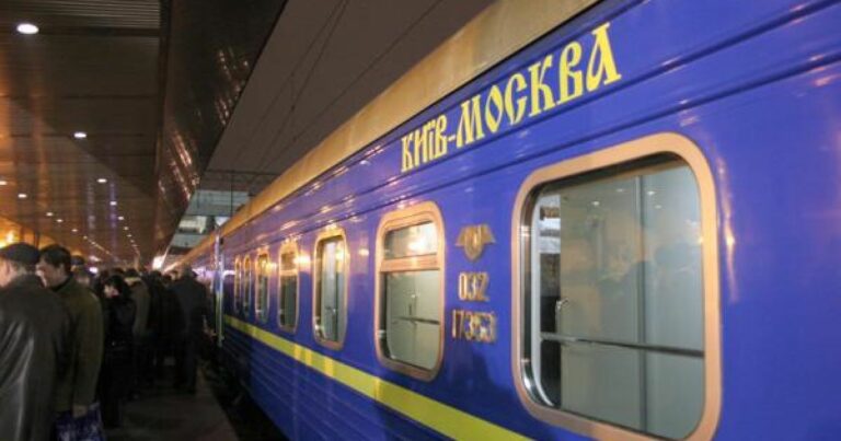 Омелян предложил отменить поезда в Россию  - today.ua
