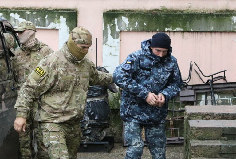 Захваченным украинским морякам выделили по 100 тысяч гривен, - министр  - today.ua