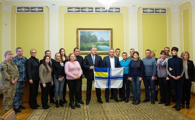 Президент України зустрівся із сім'ями захоплених Росією українських моряків - today.ua