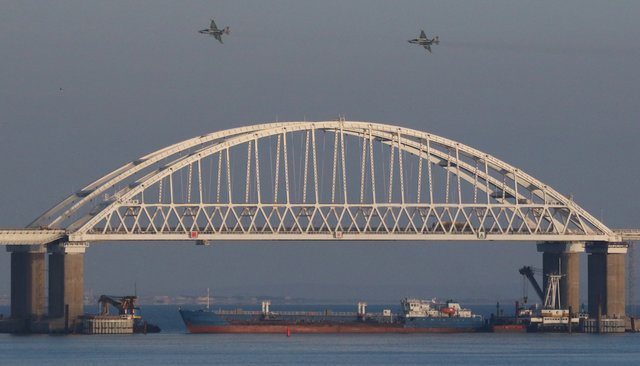 В Украине анонсировали новый проход военных кораблей через Керченский пролив - today.ua