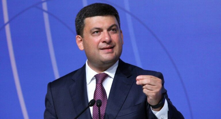 Гройсман пообещал снизить зарплаты руководителям государственных предприятий  - today.ua