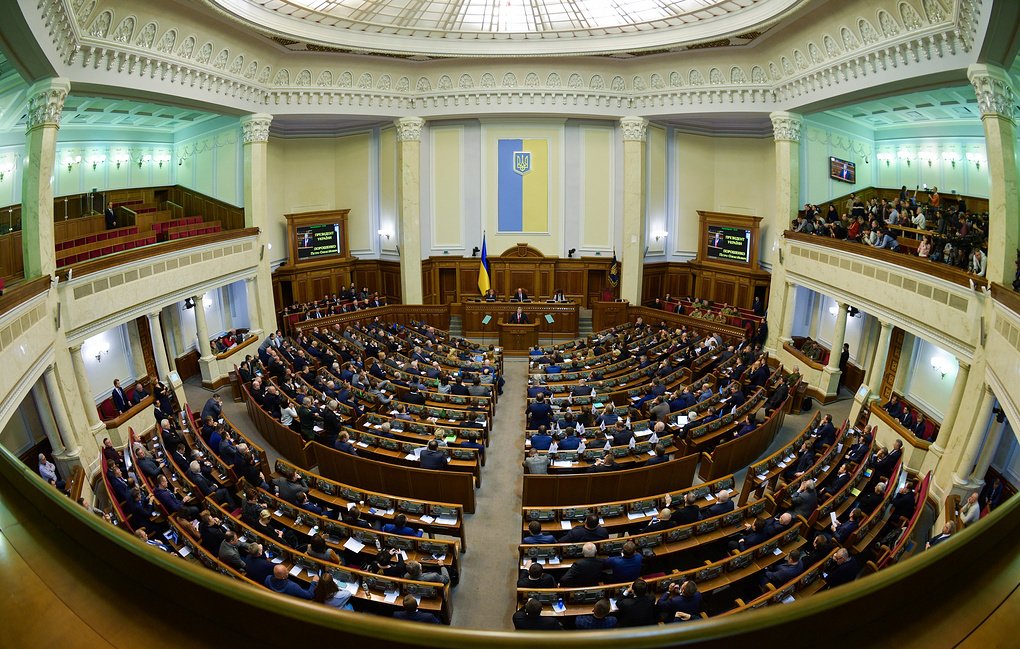 В Раде призывают Порошенко объявить войну России