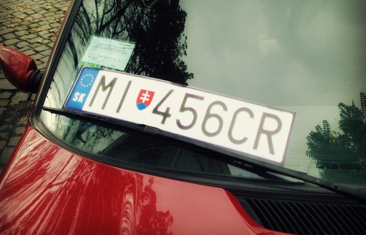 Рекордна кількість "євроблях": митники працюють без вихідних