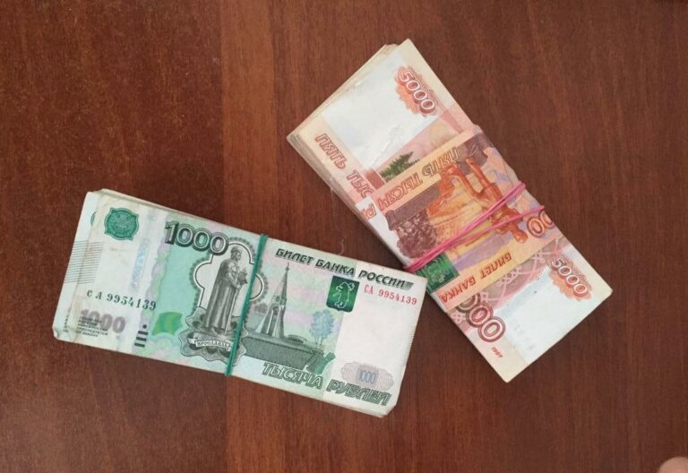 Мільйон рублів у черевиках: як українець намагався провезти до Росії валюту - today.ua