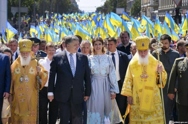 Політиком 2018 року українці визнали Порошенка, а головною подією року - об'єднання українських православних церков - today.ua