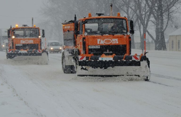 Дороги госзначения расчищены, проезд обеспечен: в “Укравтодоре“ рассказали о ситуации на дорогах в связи со снегопадом - today.ua
