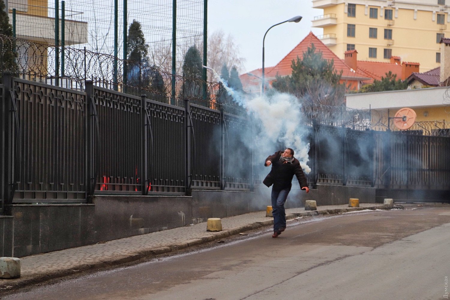 Под российским консульством в Одессе второй раз за день задержали одного и того же активиста
