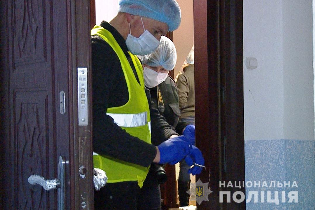 В Виннице мужчина убил молотком свою мать, бывшую жену и двоих детей