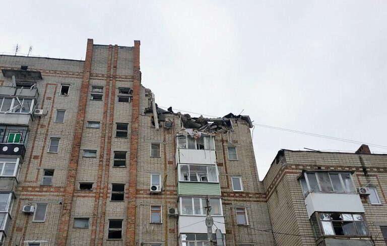 В России произошел взрыв в многоэтажке: под завалами находится 6 человек, один погиб - today.ua