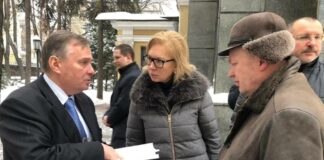 Омбудсмен Денисова и родственники украинских моряков приехали на суд в Москву - today.ua