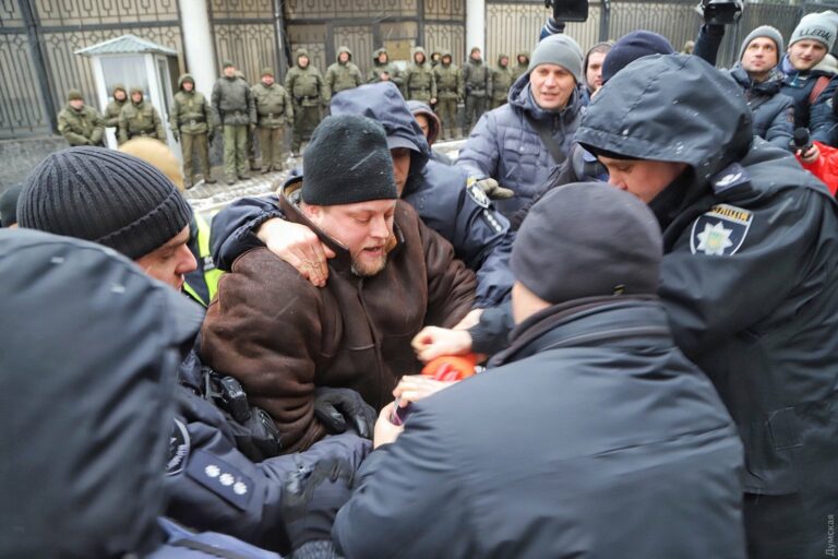 В Одессе полиция разогнала митинг в поддержку военнопленных украинских моряков - today.ua