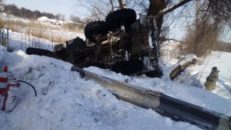 На Черкащині військова вантажівка з боєприпасами потрапила в ДТП - today.ua