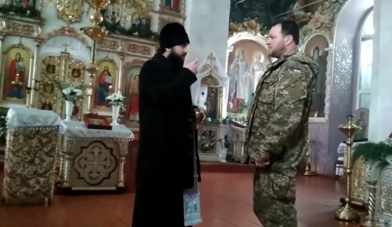 Священник Московского патриархата выгнал из церкви военного ВСУ и его дочку за молитву на украинском языке - today.ua