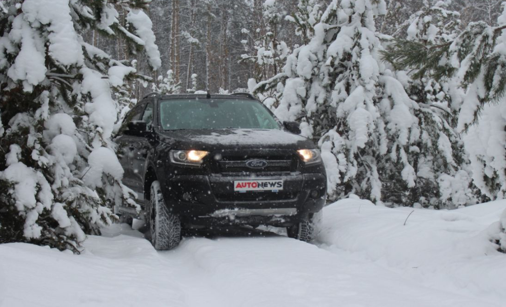 Украину засыпает снегом: в "Укравтодоре" рассказали о ситуации на дорогах