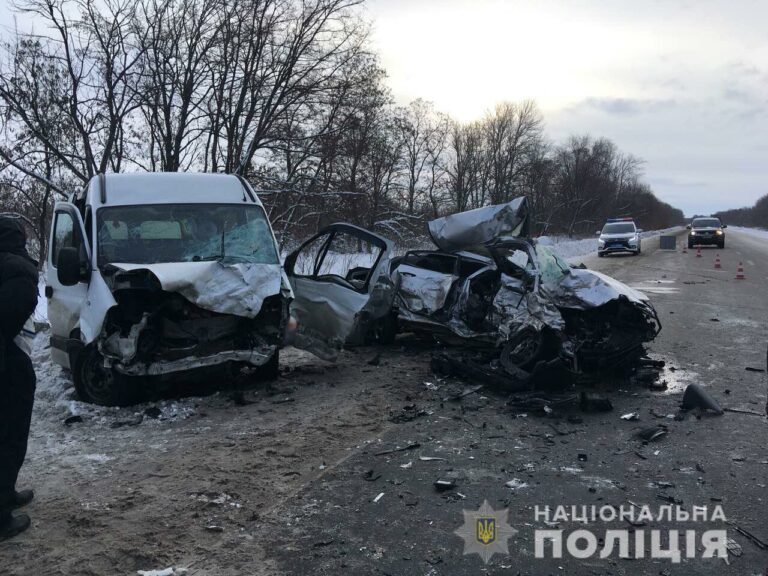 На Харківщині відбулась страшна ДТП: 4 загиблих і 11 постраждалих - today.ua