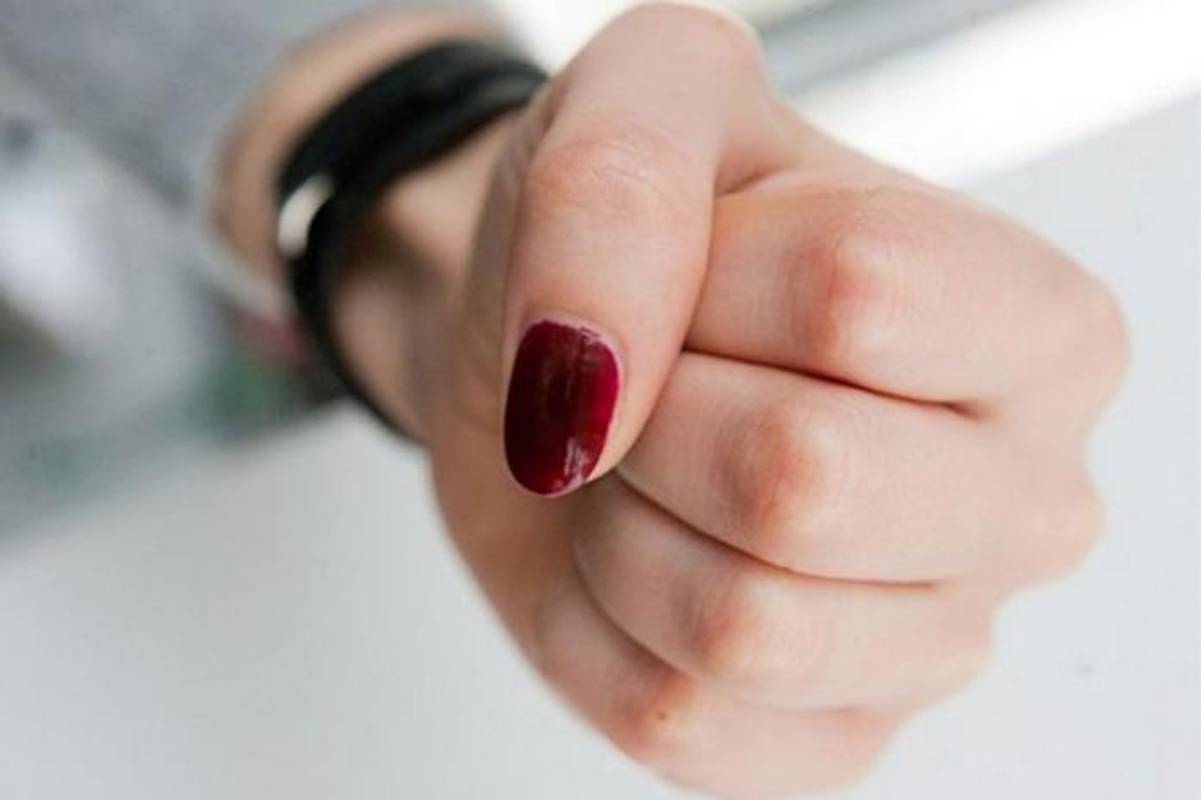 На Київщині дев'ятикласниці жорстоко побили ровесницю та зняли знущання на відео