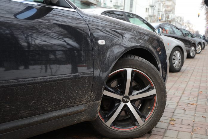 Украинцам разрешили продавать автомобили на еврономерах раньше срока: в ГФС дали разъяснения - today.ua