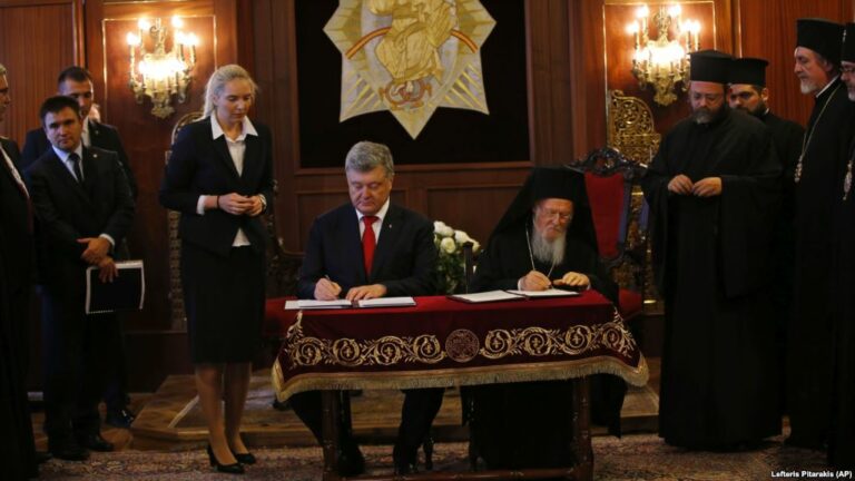 Порошенко обмінявся подарунками зі Вселенським патріархом: що подарували президенту - today.ua