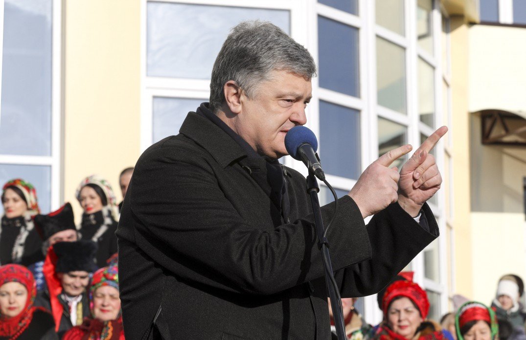 Українська церква не може керуватися з Москви, - Порошенко