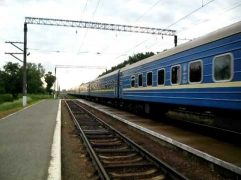 Языковой скандал в поезде: работница “Укрзализныци“ нагрубила ветерану АТО  - today.ua